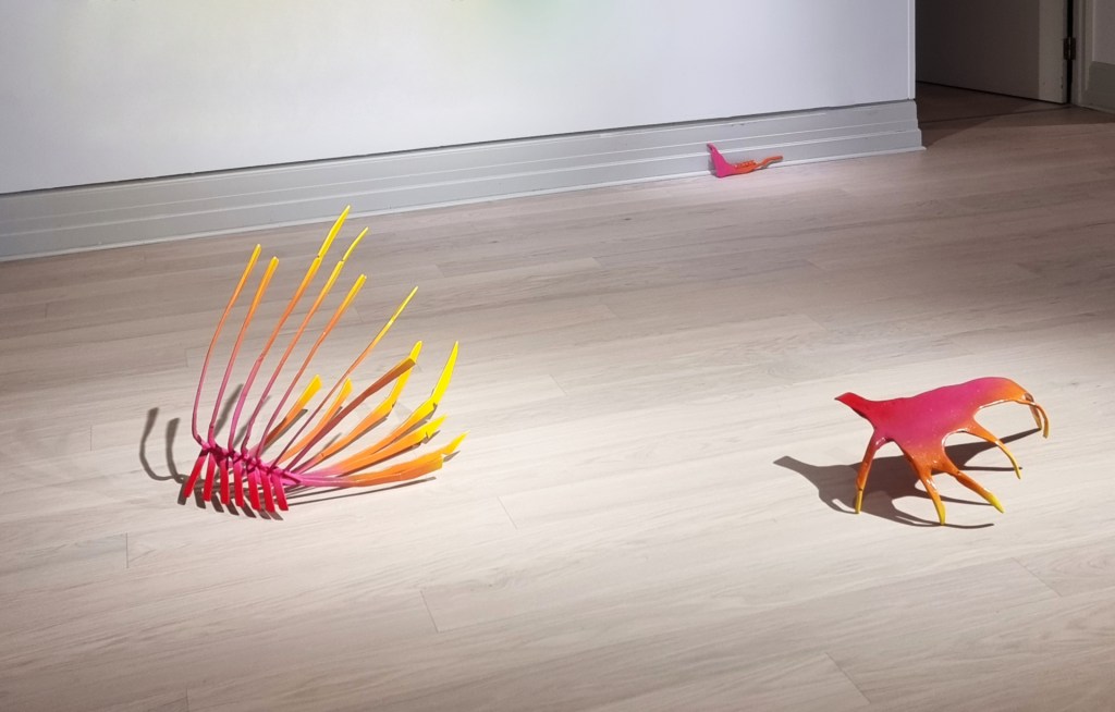 Elg i nedgang / 2024 / steel, spray paint, wood / Mina Stokke