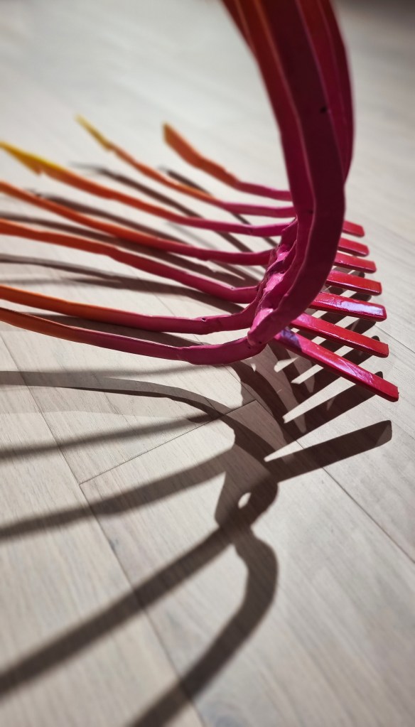 Elg i nedgang / 2024 / steel, spray paint, wood / Mina Stokke