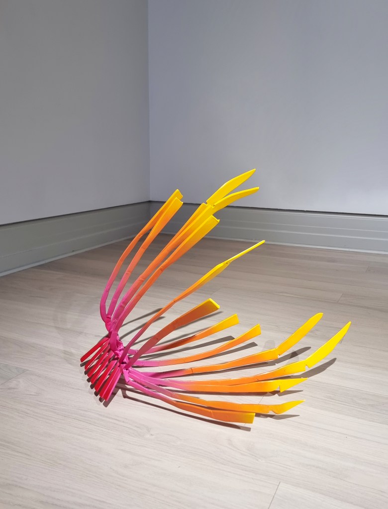 Elg i nedgang / 2024 / steel, spray paint, wood / Mina Stokke