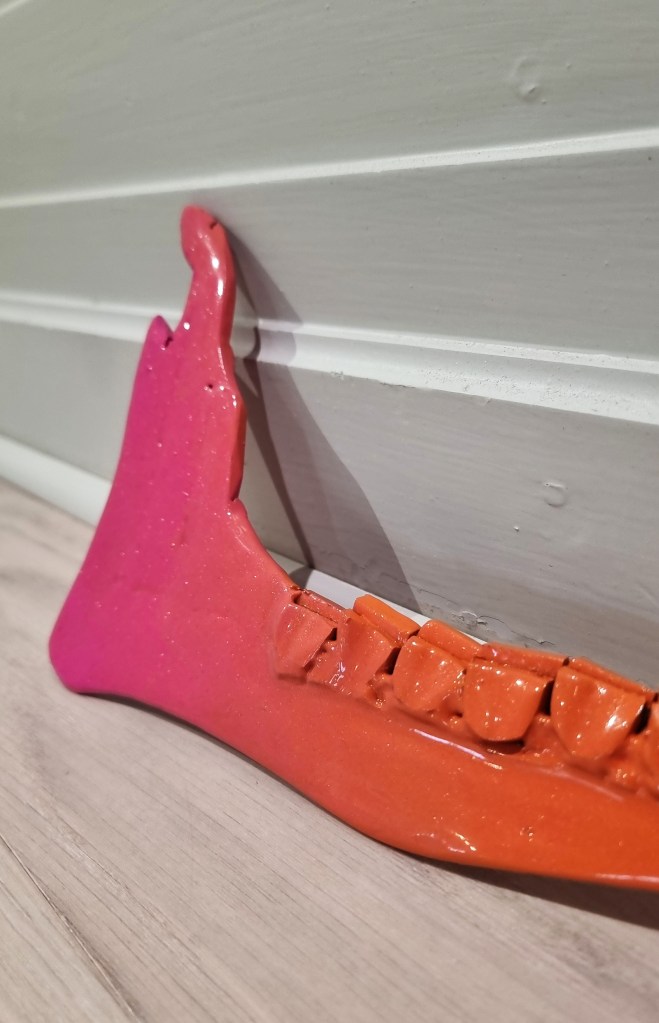 Elg i nedgang / 2024 / steel, spray paint, wood / Mina Stokke