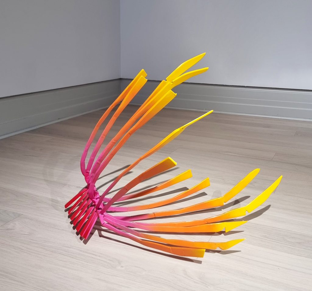 Elg i nedgang / 2024 / steel, spray paint, wood / Mina Stokke