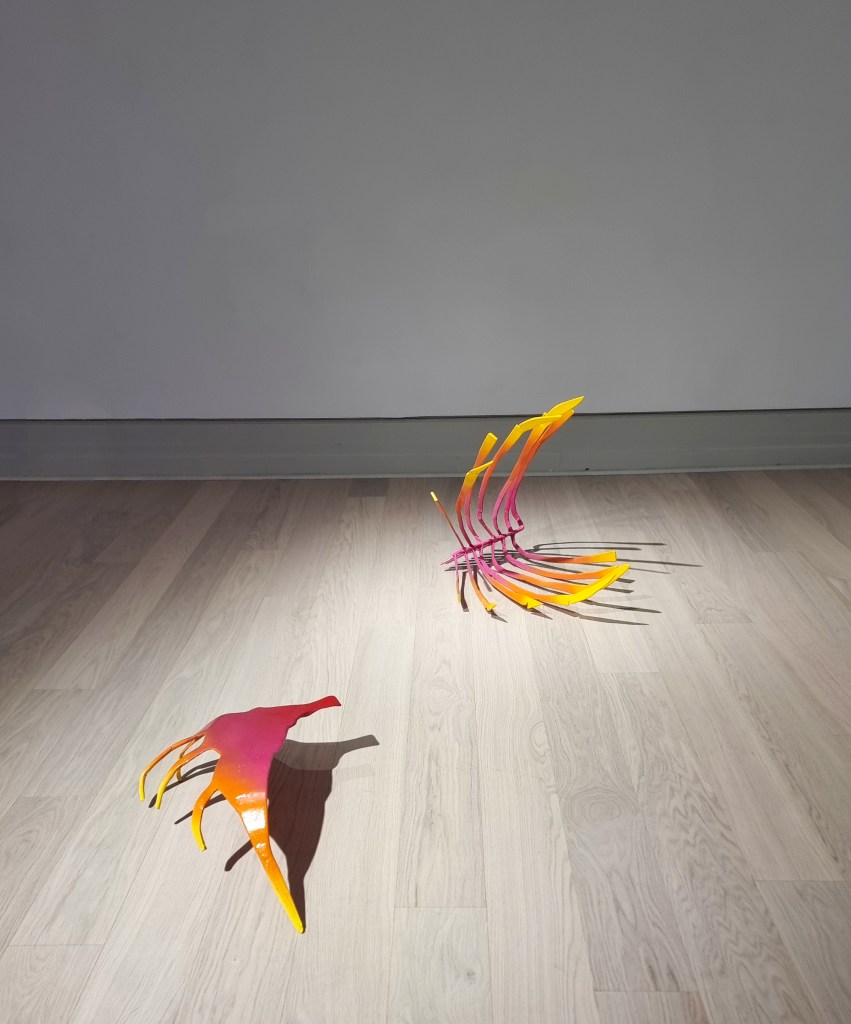 Elg i nedgang / 2024 / steel, spray paint, wood / Mina Stokke